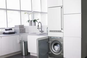 Kriauklė virš skalbimo mašinos - taupome centimetrus (21 nuotrauka)