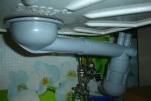 Sudoper iznad perilice rublja: značajke instalacije i instalacije