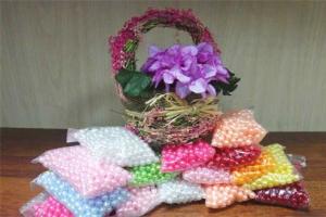 DIY corrugated paper flowers: simple workshops